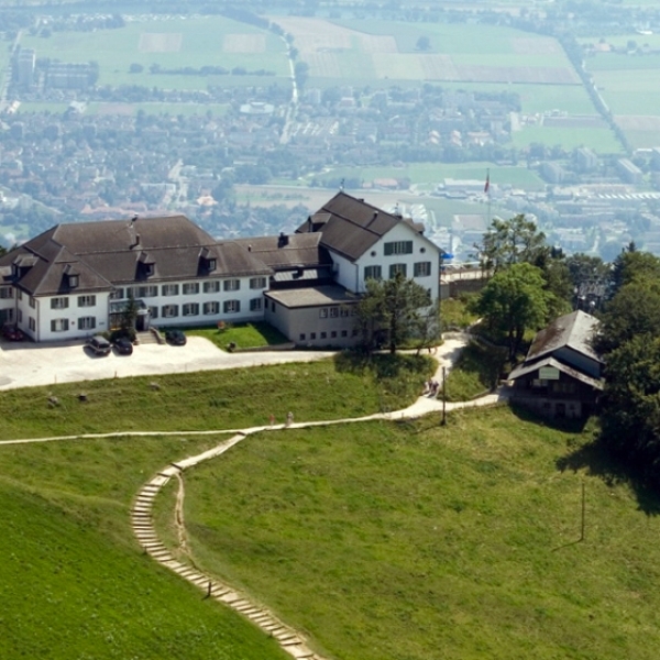 Jura Flug